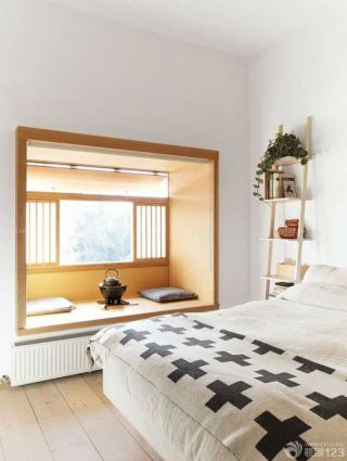 简约日式风格卧室飘窗装修效果图片