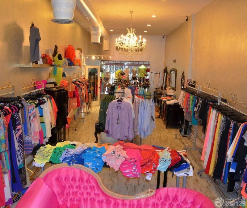 2025最新服装店浅色木地板装修效果图大全 