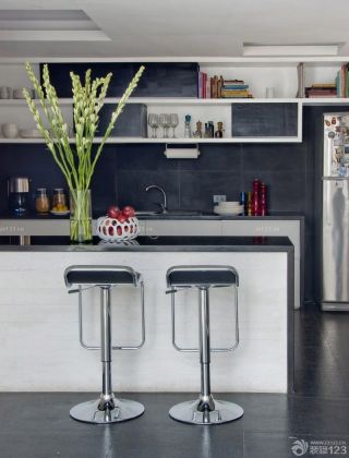 黑白室内厨房吧台装潢设计