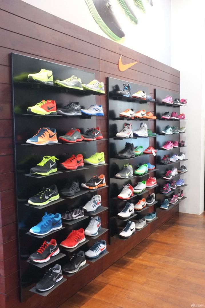 2025新款运动鞋店鞋架装修效果图