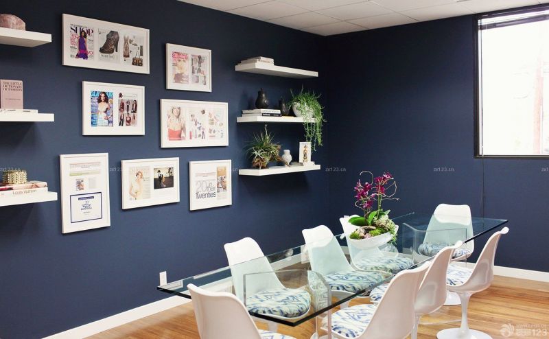 公司会议室深蓝色墙面装修设计效果图片