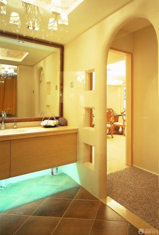 欧式家庭卫生间拱形门洞设计装修图片