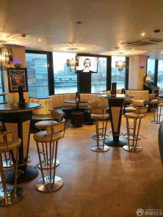 现代酒吧拼花地板装修效果图片2023
