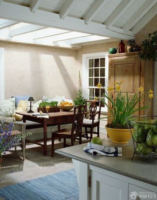 美式小户型厨房与餐厅装修效果图