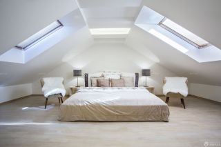 斜顶卧室天窗设计装修效果图片