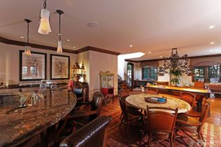 传统别墅家庭酒吧设计石材吧台装修效果图片