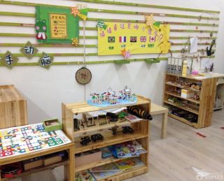 简单幼儿园室内浅色木地板装修图片