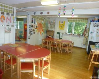 幼儿园室内浅色木地板装修效果图片