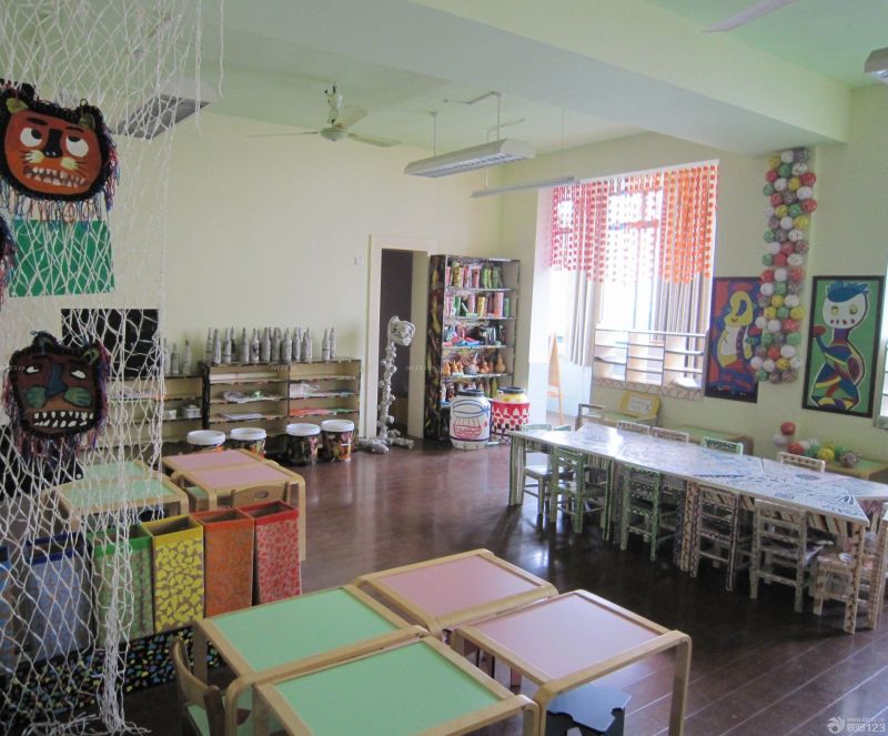 高端幼儿园教室置物架装修实景图