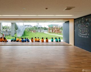 国外高档幼儿园室内原木地板装修效果图片