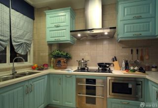 厨房绿色实木橱柜装修效果图片