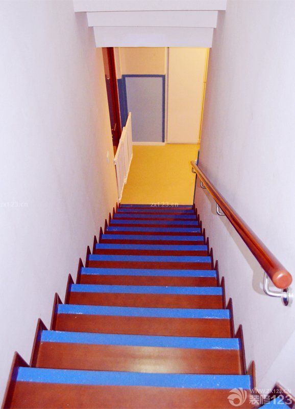 幼儿园楼梯设计效果图