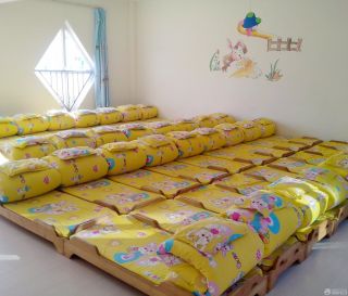 简约幼儿园室内小孩床设计效果图片