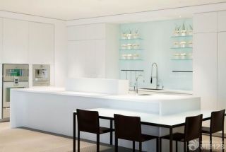 白色简约开放式厨房吧台设计装修效果图