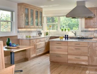 最新现代厨房实木橱柜装修效果图