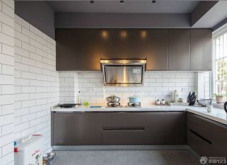 L型厨房白色墙面装修效果图片