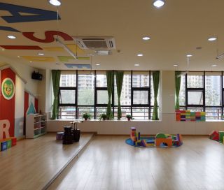 郑州幼儿园室内原木地板装修效果图片