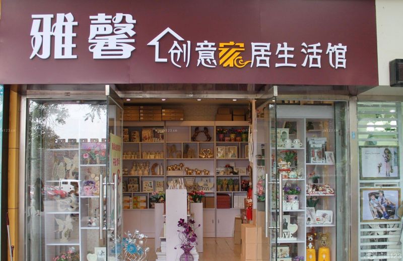 小型饰品店面门头设计装修效果图片