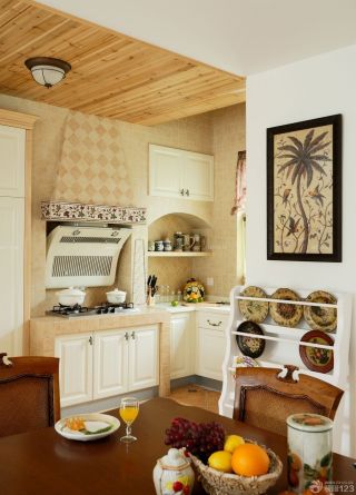 小面积厨房木质吊顶装修效果图片