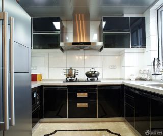 小面积厨房黑色橱柜装修效果图片