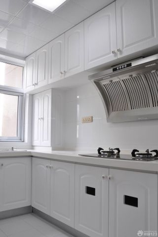 现代简约风格小面积厨房装修效果图