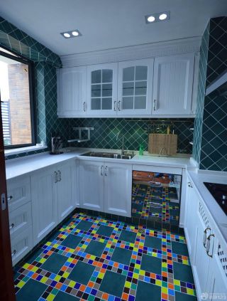小面积厨房拼花地砖装修效果图片