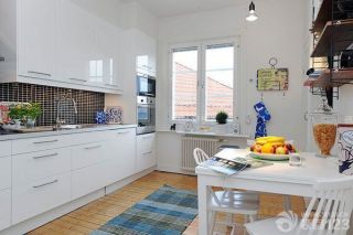 开放式厨房白色橱柜效果装修图片