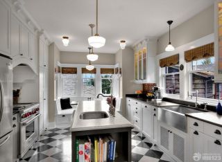 美式风格家居封闭式厨房装修效果图片