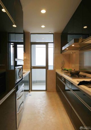 现代简约风格封闭式厨房黑色橱柜装修效果图