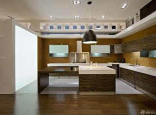 现代别墅设计长方形厨房装修效果图