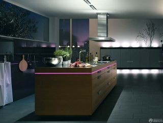 现代家装风格长方形厨房装修效果图片