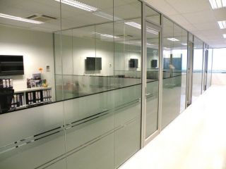 办公室玻璃隔断设计图片
