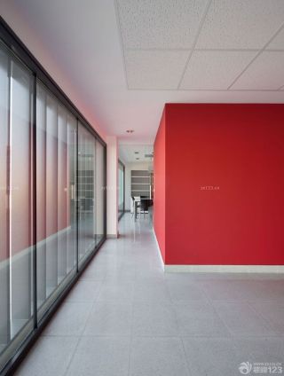 医院内部红色墙面装修效果图片