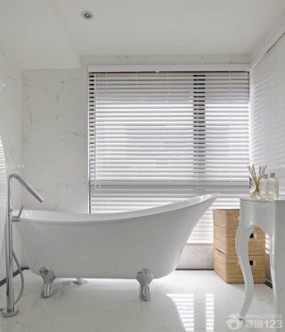 美式古典风格白色浴缸装修效果图片