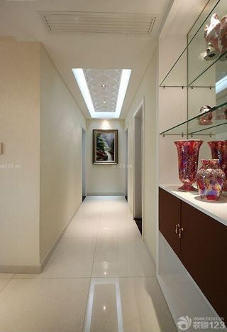 现代走廊米白色地砖装修效果图片