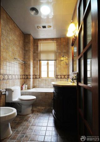 美式古典风格卫生间墙砖装修效果图片