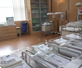 妇产医院婴儿房原木地板装修效果图片
