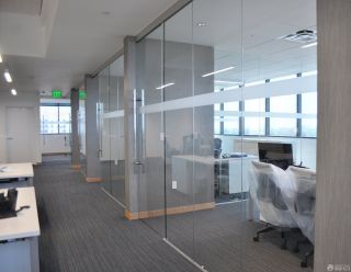 最新办公室室内玻璃隔断效果图片