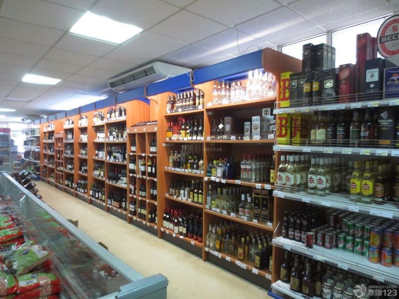 烟酒超市木质隔断装修效果图