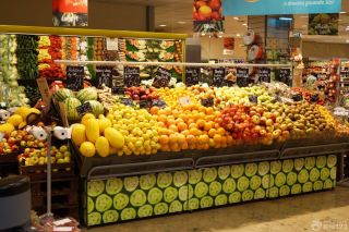 简约现代蔬菜超市货架摆设图片