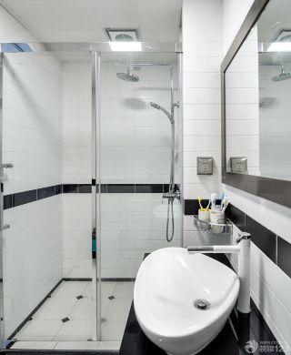 80平米小户型两室一厅卫生间玻璃隔断装修效果图片
