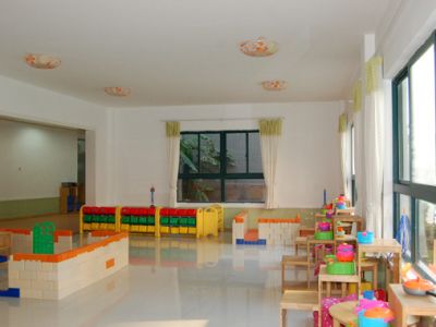 幼儿园现代风格2000平米装修案例