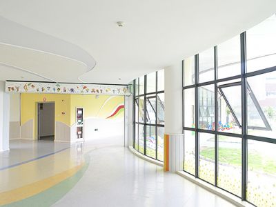 横扇幼儿园现代风格2500平米装修案例