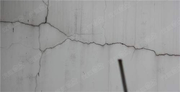 油漆开裂 油漆开裂