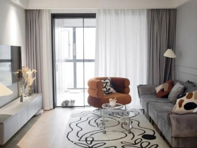 90㎡灰白为主调，加棕色点缀，营造一种现代和微复古的融合感